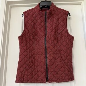 Cut Loose Quilted Jacket in burgundy Red. M.